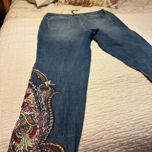 Chico’s ankle jeans. Chico’s Size 2.5 (14)